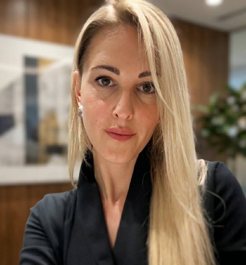 Ana — Kierowniczka administracji