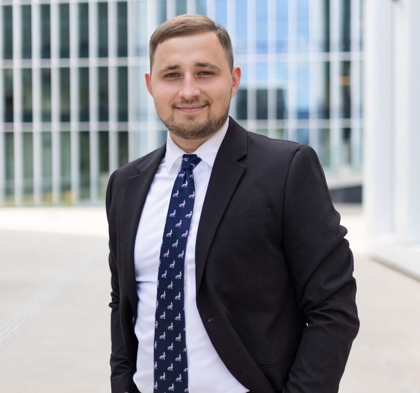 Tomaš Lukaševič — Agent nieruchomości